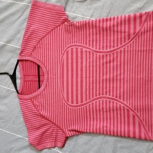 Lululemon Women's Size 12 Swiftly Tech Crew Lucy Stripe Short Sleeve Berry Pink